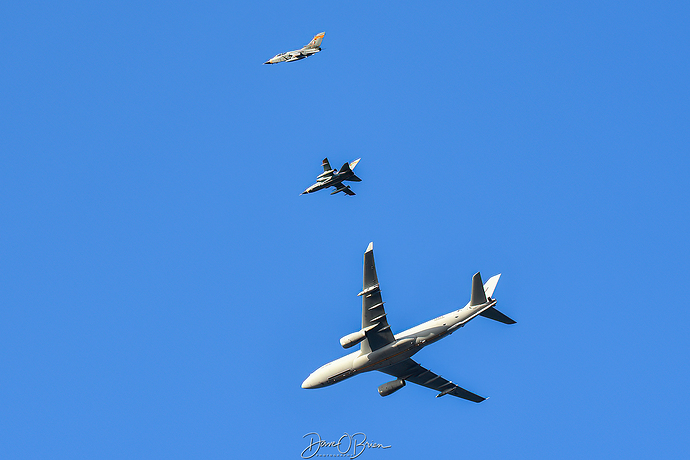 MULTI26 Flight overhead break-8177